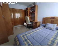 SE VENDE CASA DE TRES PLANTAS CON LOCAL COMERCIAL Y SOTANO.