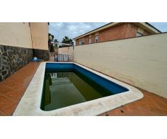 Chalet en venta con piscina en Andújar