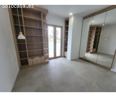Villa de Lujo, como nueva, independiente, 3 dormitorios, 3 baños, piscina privada, gran jardín, en C