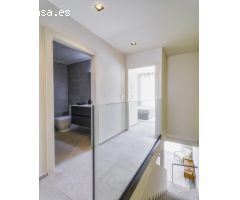 Dúplex, diseño moderno, gran terraza y solarium, piscina comunitaria, en Pilar de la Horadada
