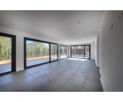 Villa con Piscina, diseño y elegancia, entre Mar y Montañas