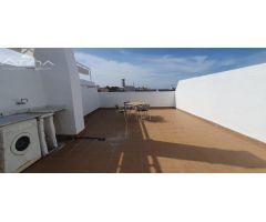 Viva a un paso del mar en un ático con encanto situado en tercera linea playa Daimús
