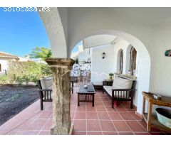 Excelente bungalow en 1ª línea de mar en el Montañar I de Javea.