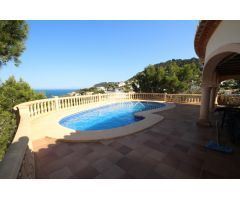Villa de lujo con excelentes vistas al mar junto a playa La Barraca, Javea.
