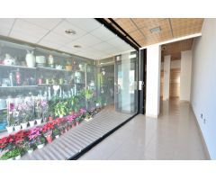 Local comercial listo para entrar y abrir negocio en zona comercial de La Gangosa, junto a Terriza