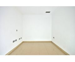 Local comercial listo para entrar y abrir negocio en zona comercial de La Gangosa, junto a Terriza