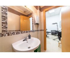 Local comercial listo para entrar y abrir negocio en zona comercial de La Gangosa, junto a Terriza