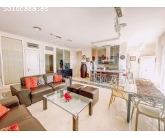 Fantastico apartamento de 3 dormtiorios en plena Carihuela con gran zona de terraza y en primera lin