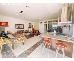 Fantastico apartamento de 3 dormtiorios en plena Carihuela con gran zona de terraza y en primera lin