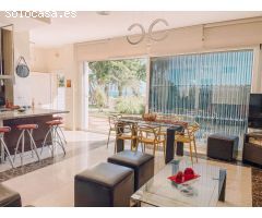 Fantastico apartamento de 3 dormtiorios en plena Carihuela con gran zona de terraza y en primera lin