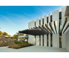 SE VENDE; IMPRESIONANTE VILLA CON VISTAS PANORÁMICAS JUNTO A LA ZAGALETA. BENAHAVIS.