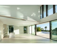 SE VENDE; IMPRESIONANTE VILLA CON VISTAS PANORÁMICAS JUNTO A LA ZAGALETA. BENAHAVIS.