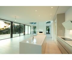 SE VENDE; IMPRESIONANTE VILLA CON VISTAS PANORÁMICAS JUNTO A LA ZAGALETA. BENAHAVIS.