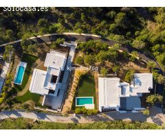 SE VENDE; IMPRESIONANTE VILLA CON VISTAS PANORÁMICAS JUNTO A LA ZAGALETA. BENAHAVIS.