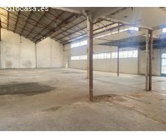 NAVE DE 1000 METROS EN UNA PLANTA, ESQUINA, APARCAMIENTO EN C/ BREA. POLIGONO CARRUS