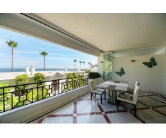 PRIMERA LINEA DEL MAR, APARTAMENTO EN DONCELLA BEACH, ESTEPONA