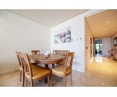 PRIMERA LINEA DEL MAR, APARTAMENTO EN DONCELLA BEACH, ESTEPONA