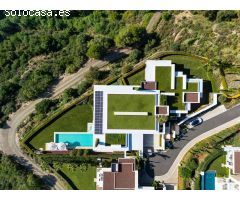 Exclusiva Villa de Diseño Moderno con Vistas Panorámicas y Privacidad en La Quinta, Benahavis