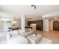 Unico apartamento en planta baja con 241m2 de jardín privado en King Hills, La Milla de Oro