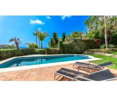 Villa de estilo andaluz, rodeada por impresionantes campos de golf en Los Arqueros, Benahavis