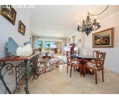 Espectacular apartamento en la primera linea de la playa en Urb. Herradura, Puerto Banus