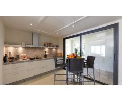 Impresionante ático dúplex con panorámicas vistas al mar en Los Monteros Hills, Marbella