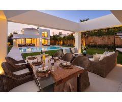 Villa completamente reformada de 4 dormitorios en Los Naranjos Golf/Nueva Andalucía