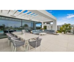 Impresionante villa moderna situada en Cabo Royale, Cabopino