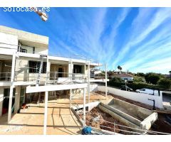 Espaciosa y luminosa villa de obra nueva en parcela individual. Marbella