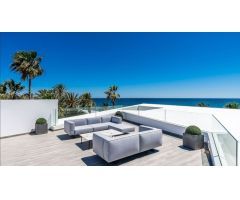 Nueva villa en primera línea de playa en Los Monteros, Marbella