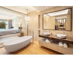 Lujoso y contemporaneo ático duplex en La Milla de Oro, Marbella