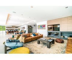 Villa de Lujo con vistas al mar en Nueva Andalucía, Marbella