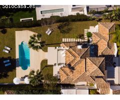 Hermosa villa en primera línea de golf en Los Naranjos Golf, Marbella