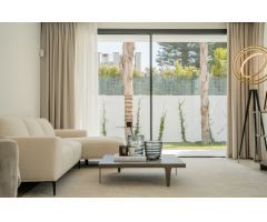 Nueva villa en segunda linea de la playa en Milla de Oro, Marbella