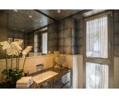 Moderna villa en 2ª línea de playa en Oasis de Banus, Puerto Banus