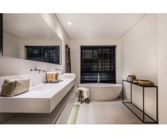 Espectacular villa de estilo contemporaneo con vistas panoramicas en La Alqueria, Benahavis