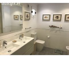Totalmente reformado apartamento de 2 dormitorios con vistas al mar.