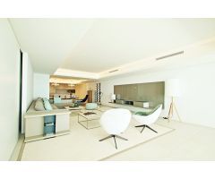 Moderno apartamento con vistas al mar e Estepona.