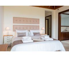 Villa en la playa Las Chapas, Marbella.