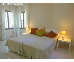 Maravillosa villa a 100 metros de la playa en Las Chapas, Marbella