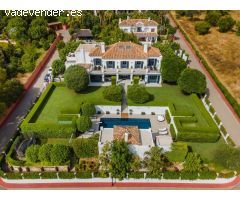 Elegante villa de lujo situada en una de las comunidades más exclusivas de Marbella