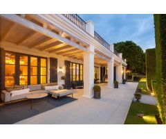 Elegante villa de lujo situada en una de las comunidades más exclusivas de Marbella