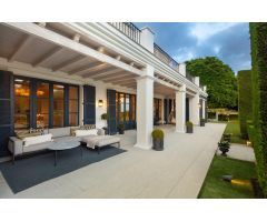 Elegante villa de lujo situada en una de las comunidades más exclusivas de Marbella