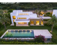 Nueva villa con vistas a los campos de golf en Finca Cortesin, Estepona.