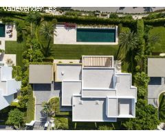 Nueva villa con vistas a los campos de golf en Finca Cortesin, Estepona.