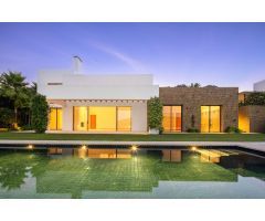 Nueva villa con vistas a los campos de golf en Finca Cortesin, Estepona.