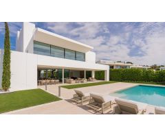 Sofisticada villa con vistas al mar en la Milla de Oro, Marbella