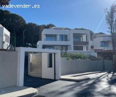 Villa de lujo en comunidad cerrada La Fuente, en Milla de Oro