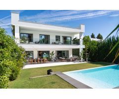 Contemporanea villa cerca de Puerto Banus