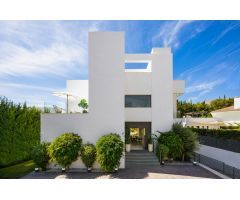 Contemporanea villa cerca de Puerto Banus
